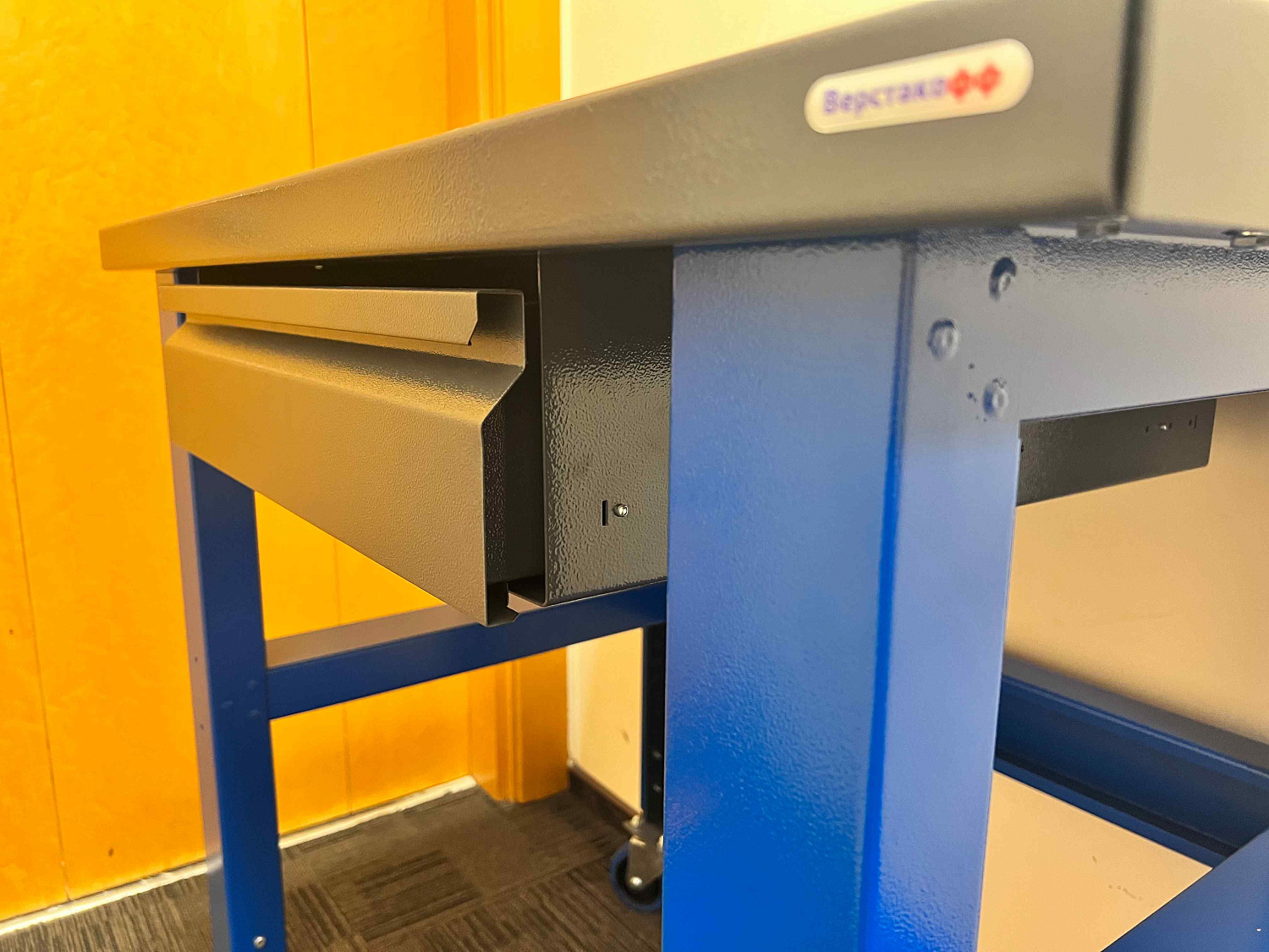 PLC 10.3 Стол металлический промышленный 1000х700 мм с тумбой